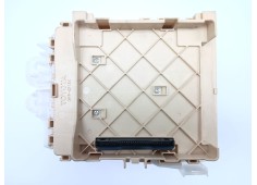 Recambio de caja reles / fusibles para toyota auris (_e18_) 1.2 (nre185_) referencia OEM IAM 8273012X81  63586756