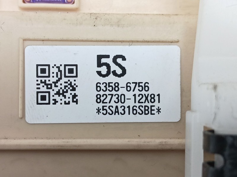 Recambio de caja reles / fusibles para toyota auris (_e18_) 1.2 (nre185_) referencia OEM IAM 8273012X81  63586756