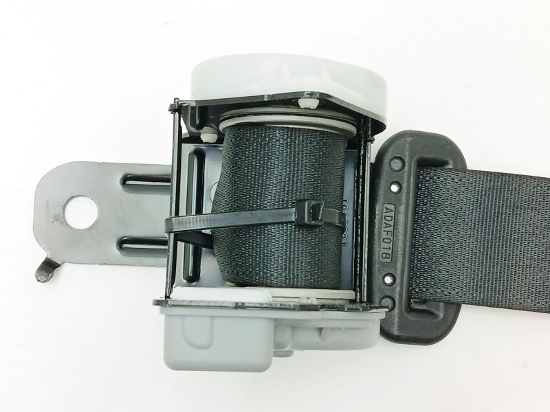 Recambio de cinturon seguridad trasero derecho para toyota auris (_e18_) 1.2 (nre185_) referencia OEM IAM 7336002740  