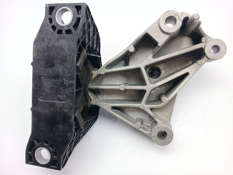 Recambio de soporte motor derecho para renault captur referencia OEM IAM 113752043R  