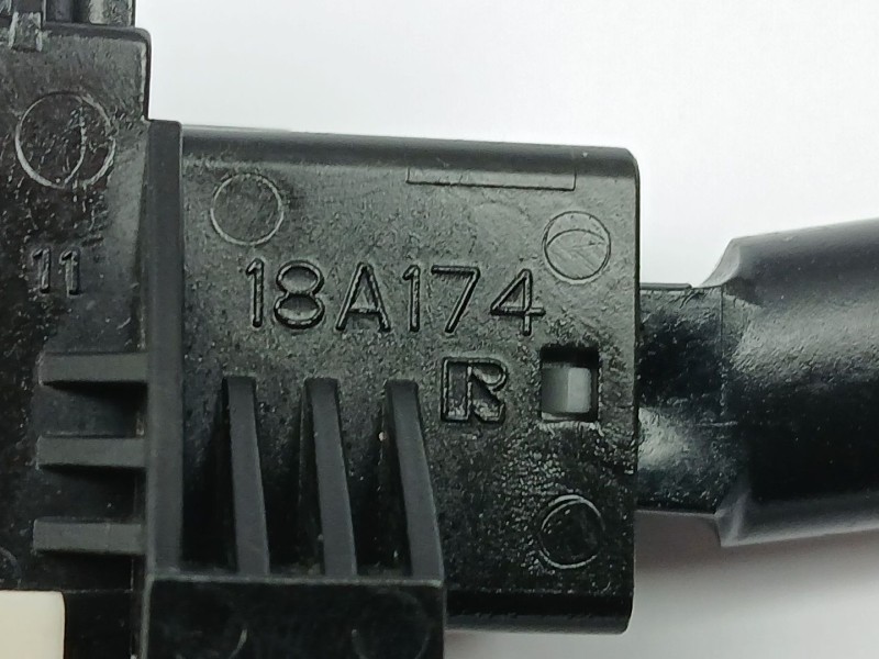 Recambio de mando volante para toyota auris (_e18_) 1.2 (nre185_) referencia OEM IAM 18A174  