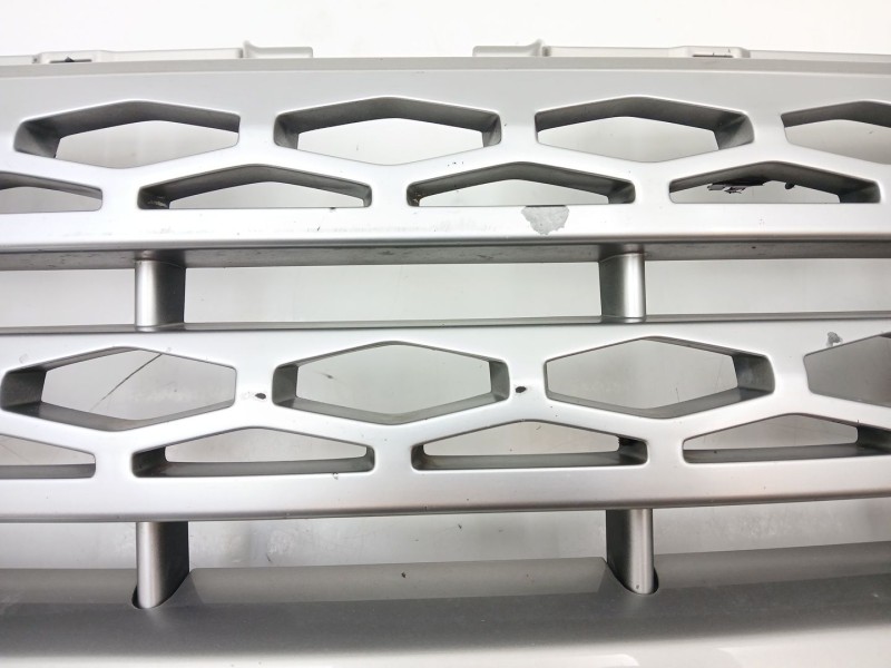 Recambio de rejilla delantera para land rover discovery iv (l319) 3.0 td 4x4 referencia OEM IAM AH228138B  LR020942