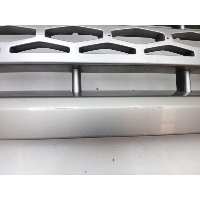 Recambio de rejilla delantera para land rover discovery iv (l319) 3.0 td 4x4 referencia OEM IAM AH228138B  LR020942