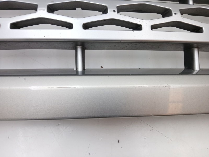 Recambio de rejilla delantera para land rover discovery iv (l319) 3.0 td 4x4 referencia OEM IAM AH228138B  LR020942