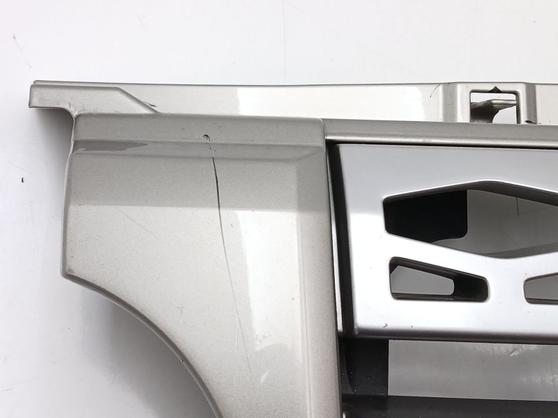 Recambio de rejilla delantera para land rover discovery iv (l319) 3.0 td 4x4 referencia OEM IAM AH228138B  LR020942