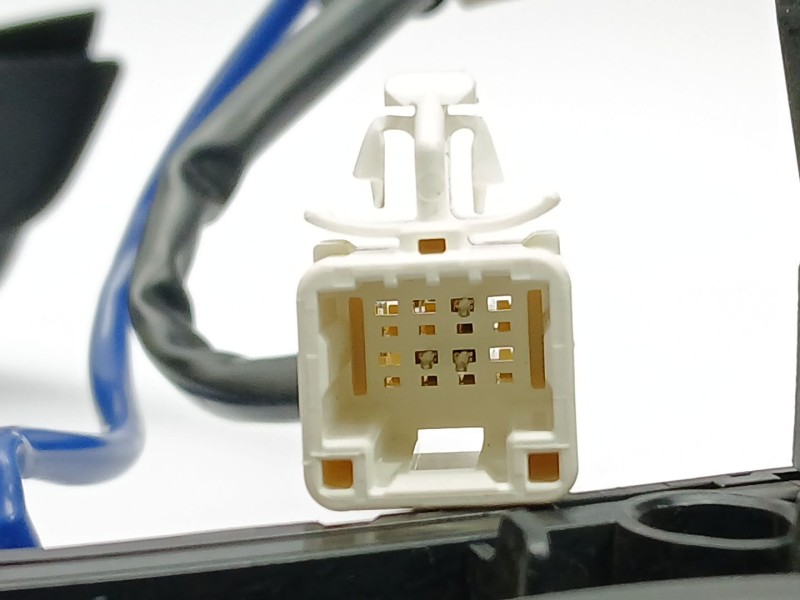 Recambio de mando volante para toyota auris (_e18_) 1.2 (nre185_) referencia OEM IAM 8424712040  