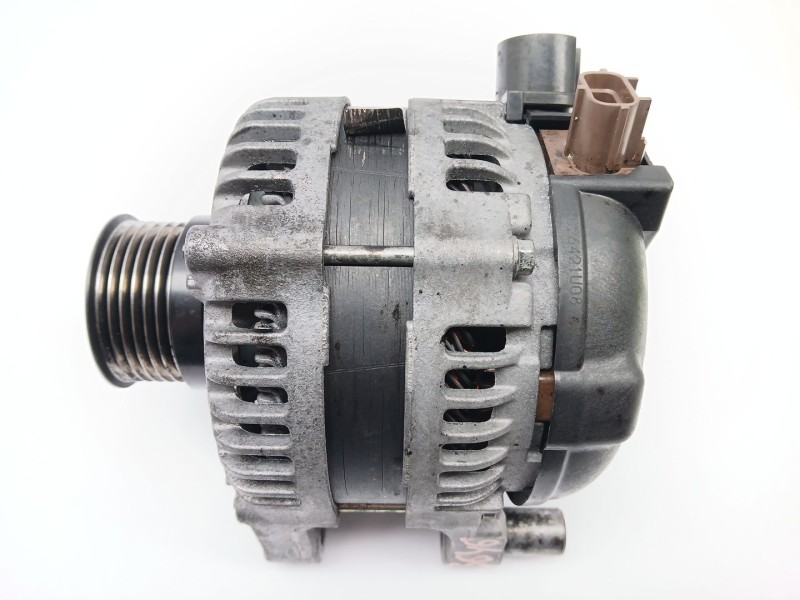 Recambio de alternador para volvo v50 familiar 2.0 d momentum referencia OEM IAM 1042102710  