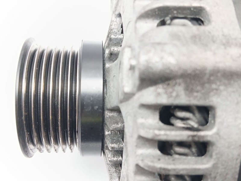 Recambio de alternador para volvo v50 familiar 2.0 d momentum referencia OEM IAM 1042102710  