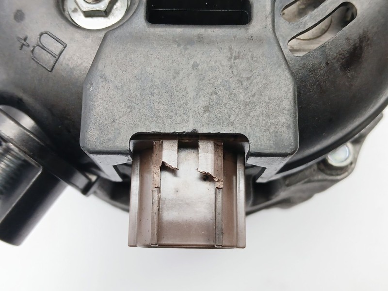 Recambio de alternador para volvo v50 familiar 2.0 d momentum referencia OEM IAM 1042102710  