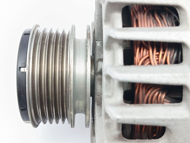 Recambio de alternador para kia rio iii (ub) 1.1 crdi referencia OEM IAM 373002A950  2617561