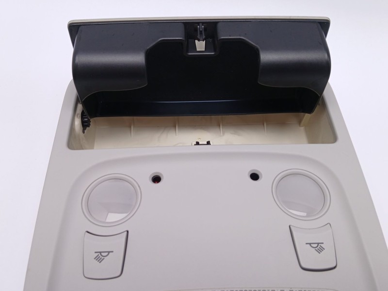 Recambio de luz interior para audi a4 b8 avant (8k5) 1.8 tfsi quattro referencia OEM IAM 8t0947135A  