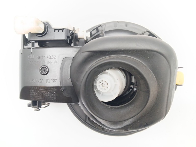 Recambio de tapa exterior combustible para opel mokka / mokka x (j13) 1.6 cdti (_76) referencia OEM IAM 95147032  13501151