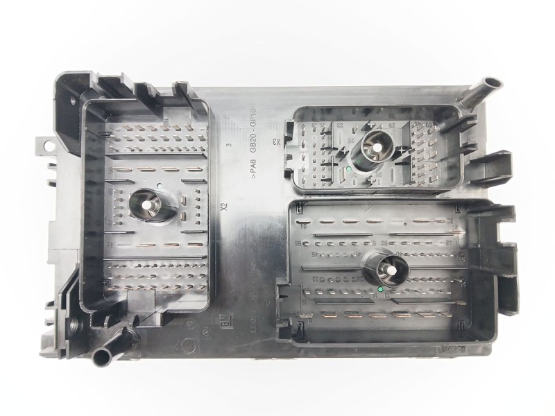 Recambio de caja reles / fusibles para opel astra k (b16) 1.6 turbo (68) referencia OEM IAM 13449206  