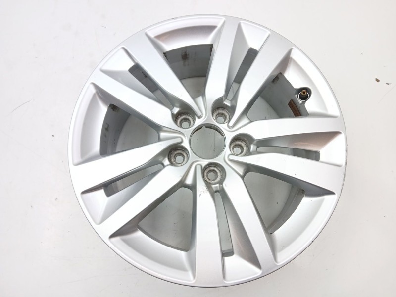 Recambio de llanta para peugeot 308 active referencia OEM IAM 9677989577  