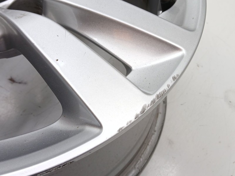 Recambio de llanta para peugeot 308 active referencia OEM IAM 9677989577  