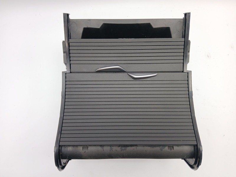Recambio de cenicero para bmw x1 (f48) sdrive 18 d referencia OEM IAM 5116187013  