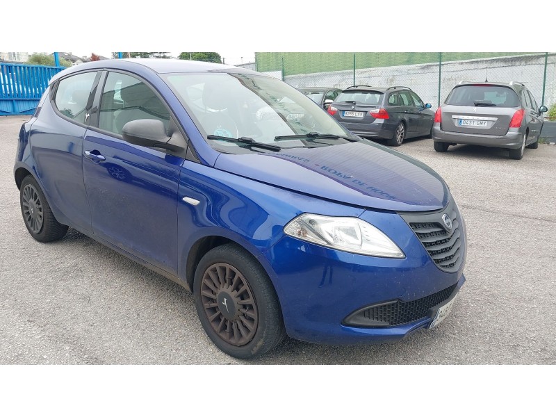 lancia ypsilon (312_) del año 2015