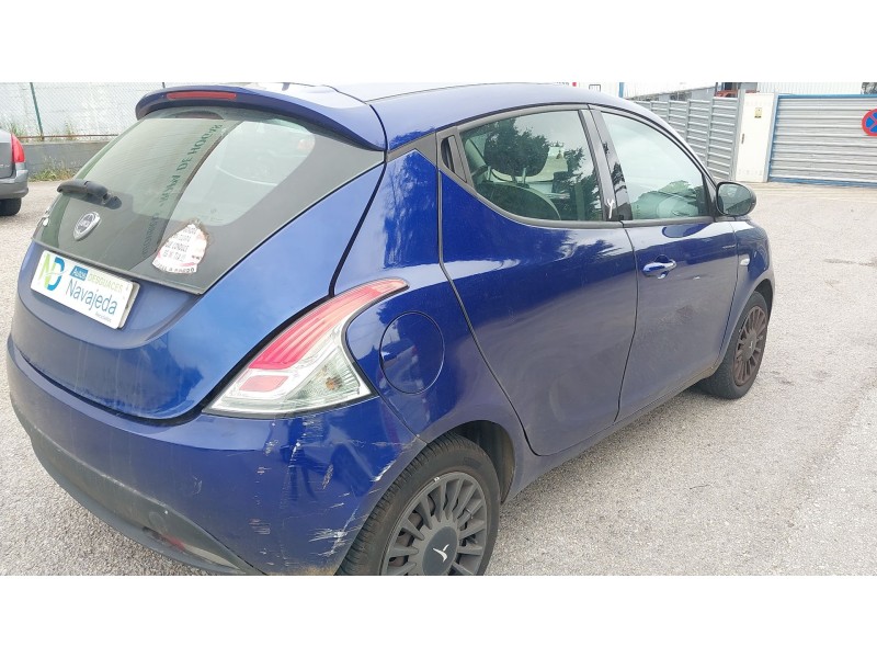 lancia ypsilon (312_) del año 2015