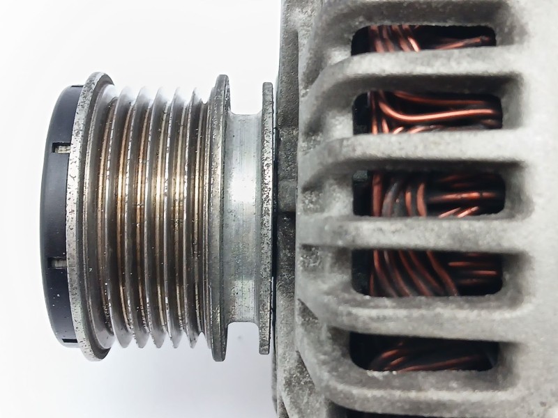 Recambio de alternador para seat leon (1p1) 1.9 tdi referencia OEM IAM 06F903023C 2542695G TG14C011