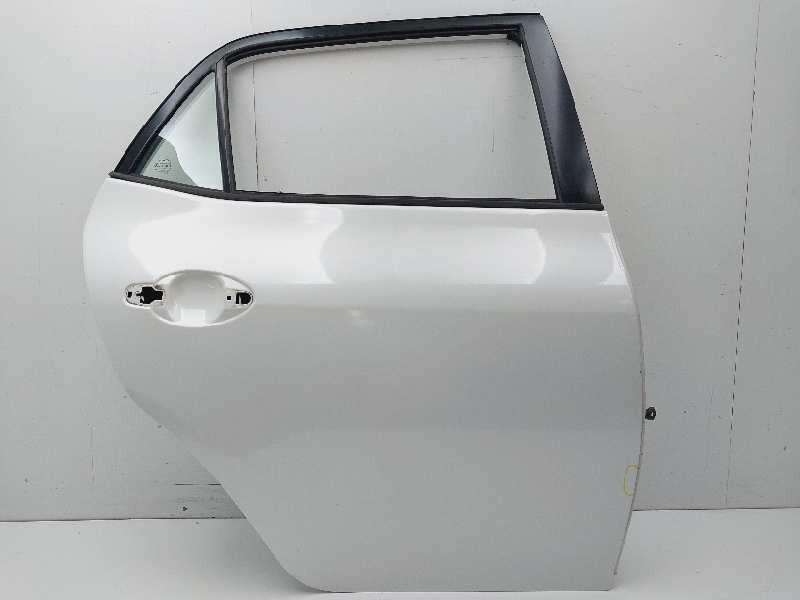 Recambio de puerta trasera derecha para toyota auris hybrid active referencia OEM IAM 6700302250  