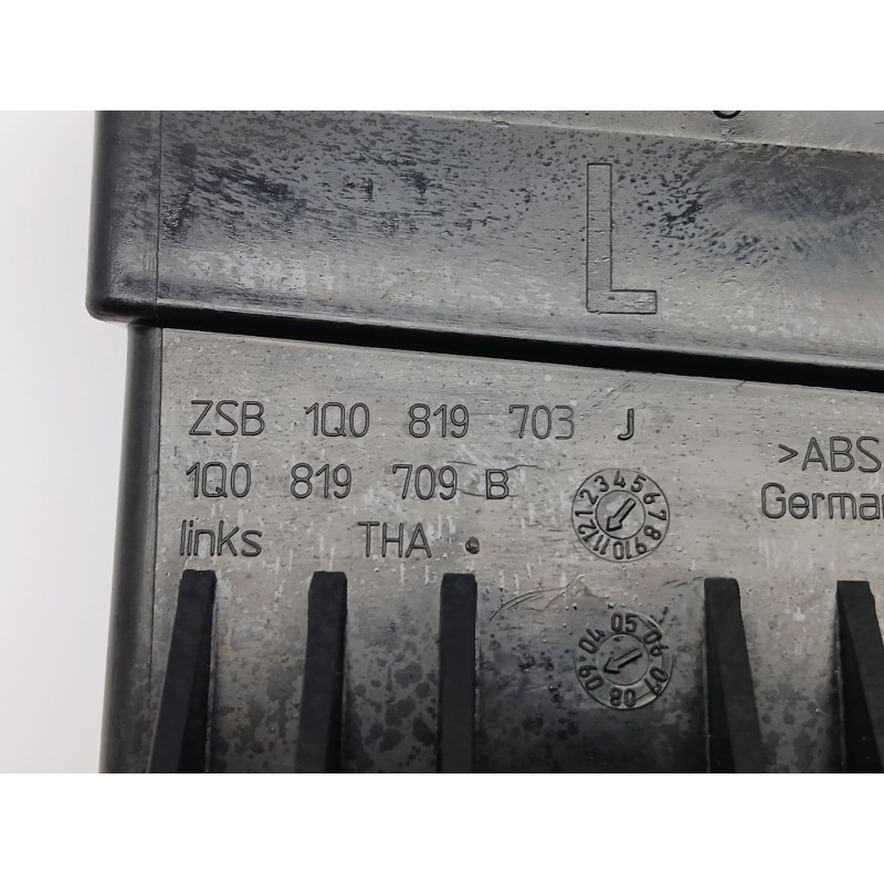 Recambio de rejilla aireadora para volkswagen scirocco iii (137, 138) 2.0 tdi referencia OEM IAM 1Q0819703J  1Q0819709B