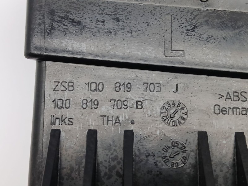 Recambio de rejilla aireadora para volkswagen scirocco iii (137, 138) 2.0 tdi referencia OEM IAM 1Q0819703J  1Q0819709B