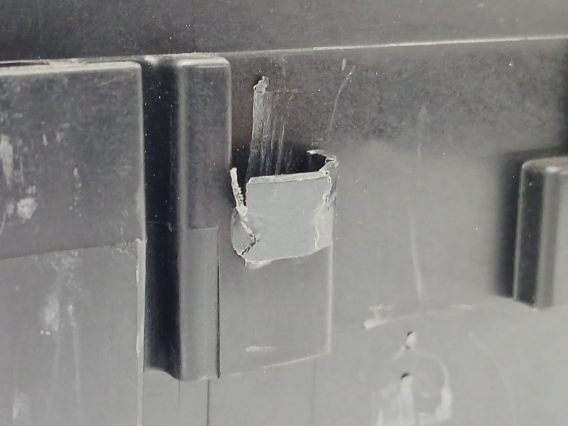 Recambio de caja reles / fusibles para jeep cherokee (kl) 2.2 crd 4x4 referencia OEM IAM 68264536AD  