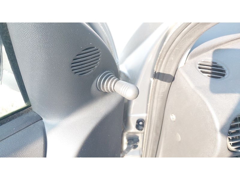 opel corsa c (x01) del año 2005