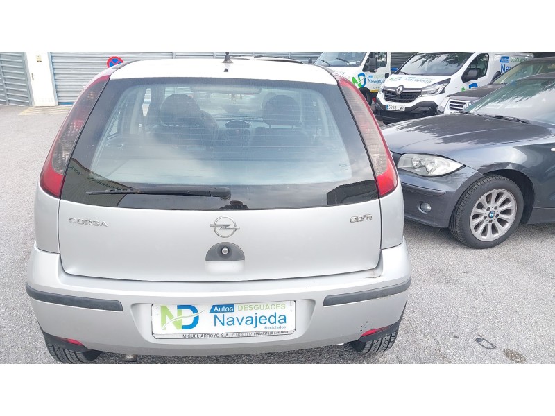 opel corsa c (x01) del año 2004