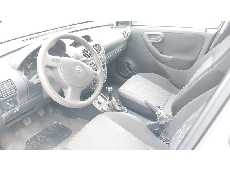 opel corsa c (x01) del año 2004
