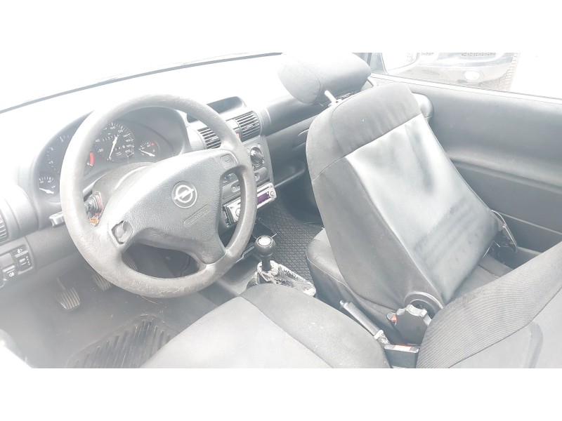 opel corsa b (s93) del año 2000