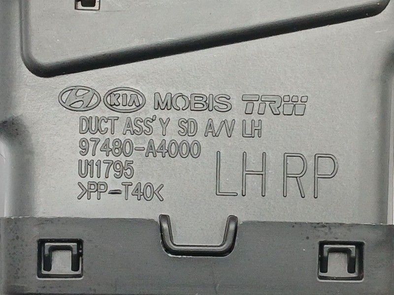 Recambio de rejilla aireadora para kia carens iv 1.7 crdi referencia OEM IAM 97480A4000  