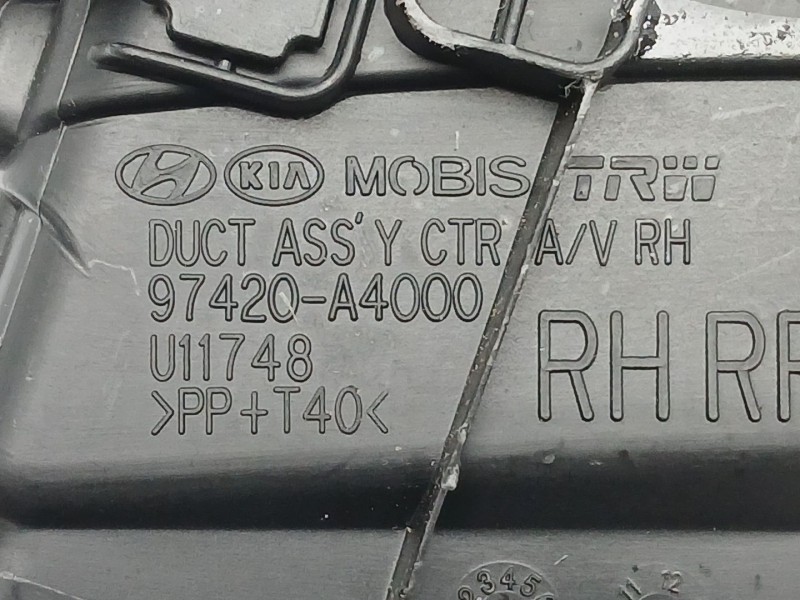 Recambio de rejilla aireadora para kia carens iv 1.7 crdi referencia OEM IAM 97420A4000  