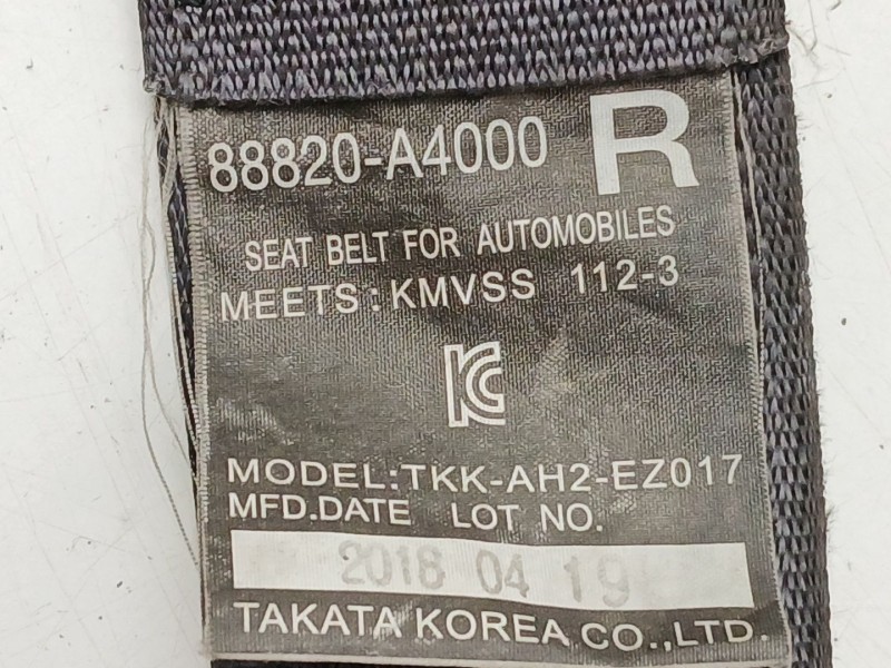 Recambio de cinturon seguridad delantero derecho para kia carens iv 1.7 crdi referencia OEM IAM 88820A4000  