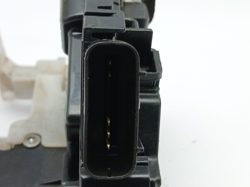 Recambio de cerradura puerta delantera derecha para kia carens iv 1.7 crdi referencia OEM IAM 81320A4010  