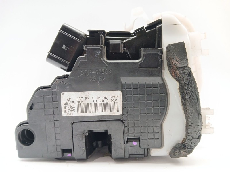 Recambio de cerradura puerta delantera derecha para kia carens iv 1.7 crdi referencia OEM IAM 81320A4010  