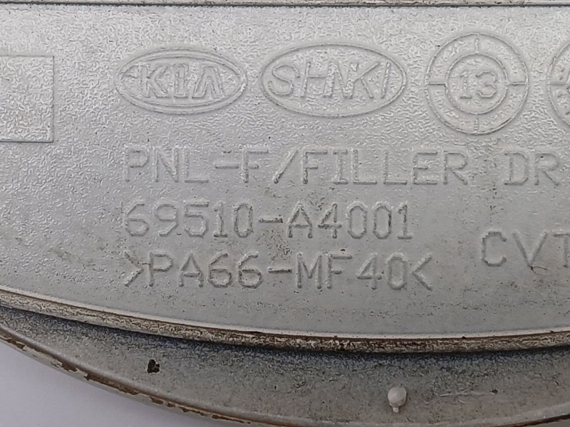 Recambio de tapa exterior combustible para kia carens iv 1.7 crdi referencia OEM IAM 69510A4001  