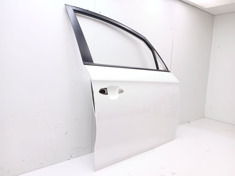 Recambio de puerta delantera derecha para kia carens iv 1.7 crdi referencia OEM IAM 76004A4000  