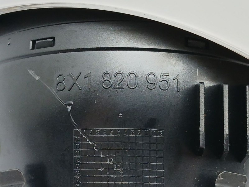 Recambio de rejilla aireadora para audi a1 (8x1, 8xk) 1.6 tdi referencia OEM IAM 8X1820951  