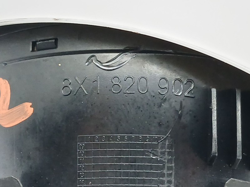 Recambio de rejilla aireadora para audi a1 (8x1, 8xk) 1.6 tdi referencia OEM IAM 8X1820902  