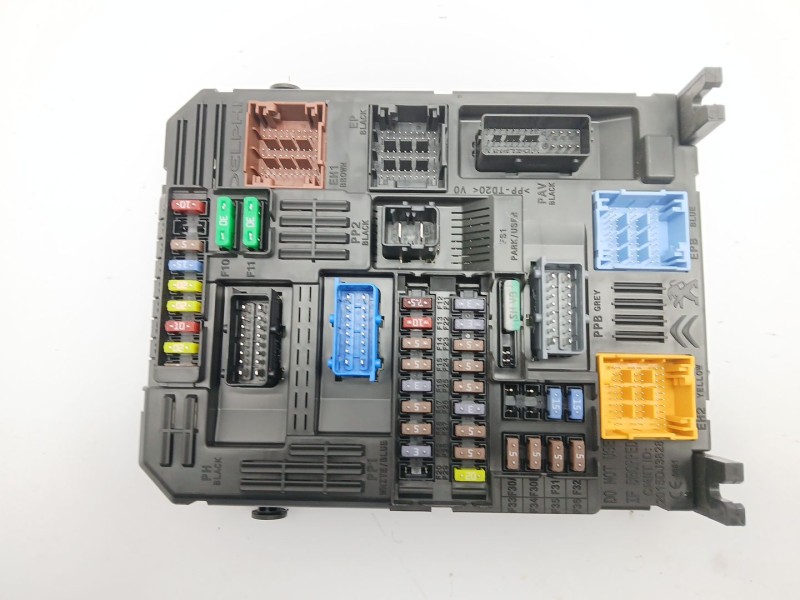 Recambio de caja reles / fusibles para opel corsa f elegance referencia OEM IAM 9830707680  