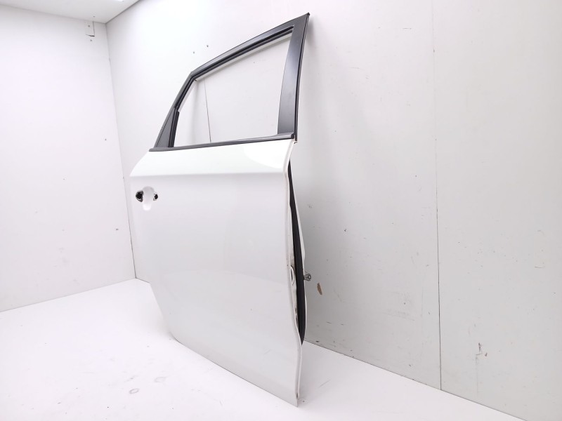 Recambio de puerta trasera derecha para kia carens iv 1.7 crdi referencia OEM IAM 77004A4000  