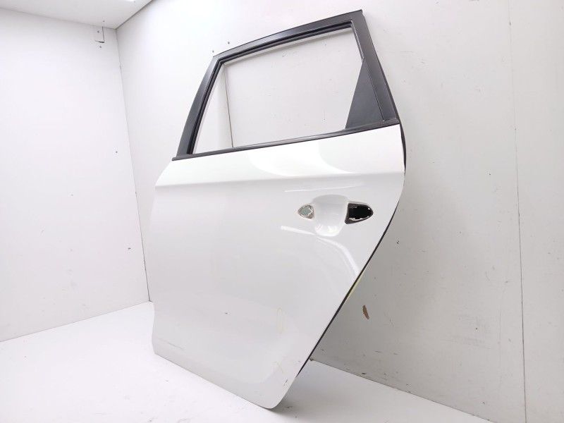Recambio de puerta trasera izquierda para kia carens iv 1.7 crdi referencia OEM IAM 77003A4000  