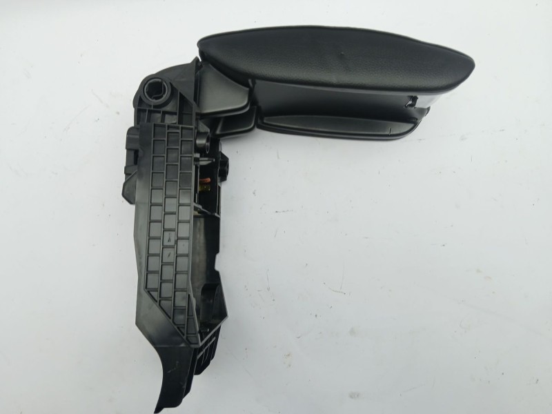 Recambio de apoyabrazos central para volvo v60 i cross country (157) d4 polestar awd referencia OEM IAM 39823171  