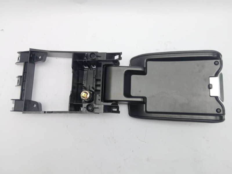 Recambio de apoyabrazos central para volvo v60 i cross country (157) d4 polestar awd referencia OEM IAM 39823171  