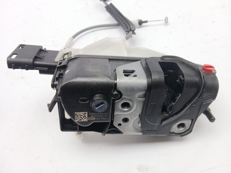 Recambio de cerradura puerta trasera derecha para opel corsa f elegance referencia OEM IAM 292852  
