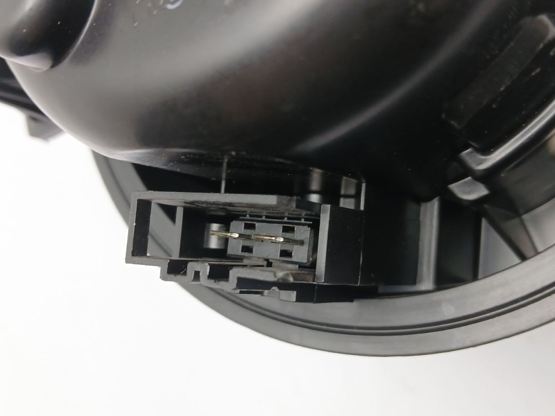 Recambio de motor calefaccion para opel corsa f elegance referencia OEM IAM a0095v  