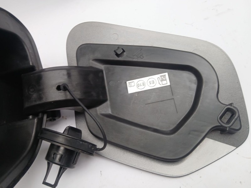 Recambio de tapa exterior combustible para opel corsa f elegance referencia OEM IAM 39167574  