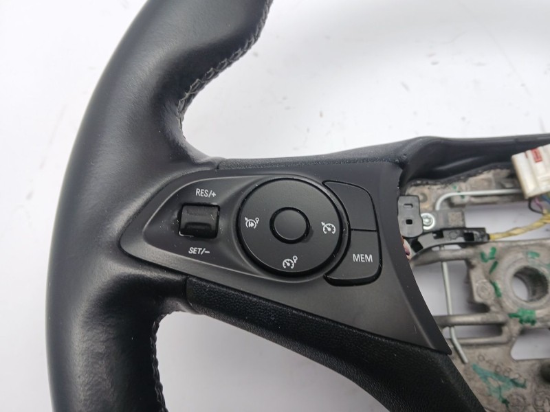 Recambio de volante para opel corsa f elegance referencia OEM IAM 39196701  