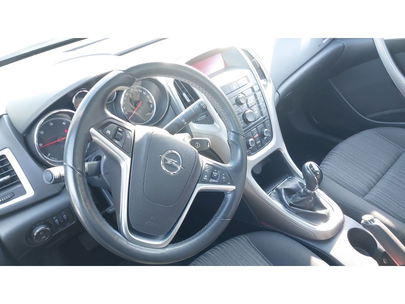 opel astra j (p10) del año 2011